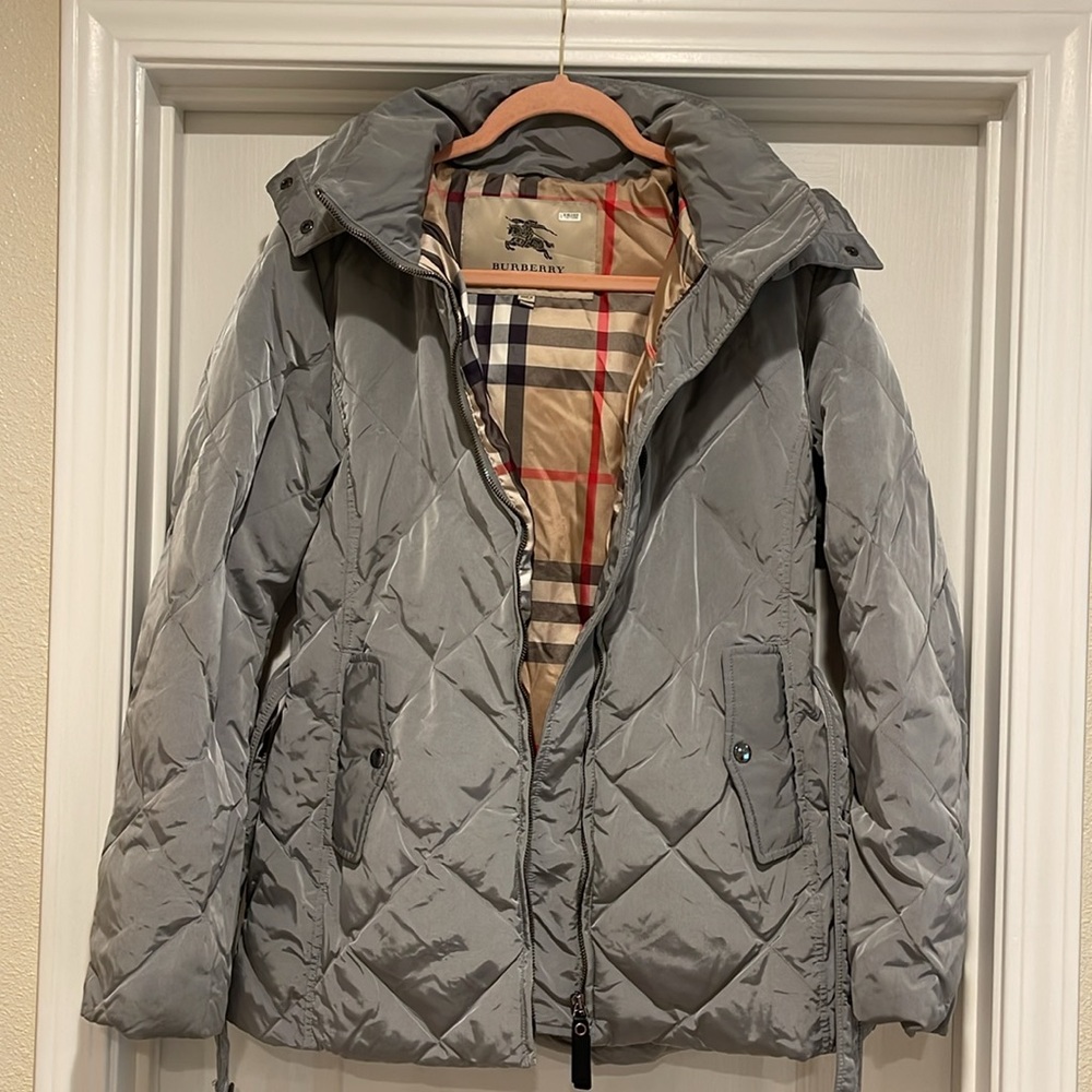 BURBERRY LONDON
Daunen Jacked Size M